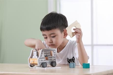 Дерев'яна каталка-сортер Viga Toys PolarB Вантажівка 44041